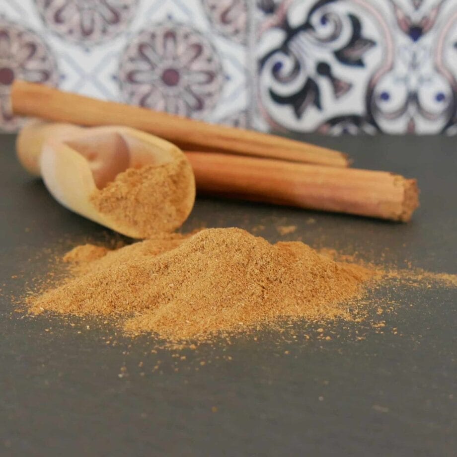 Cannelle en poudre et bâtons bio  Les épices curieuses