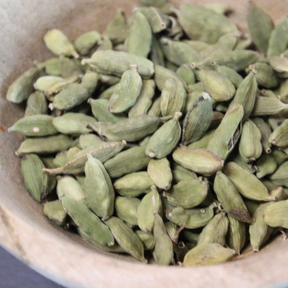 Cardamome verte bio en graines   Les épices curieuses
