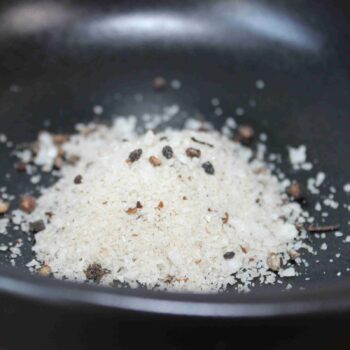 Fleur de Sel au Poivre Voatsiperifery Noir de Madagascar - Les épices curieuses