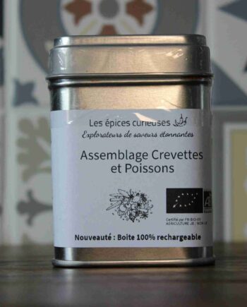 Boîte d'épices Assemblage Crevettes et Poissons, Les épices curieuses, sur fond carrelé coloré.