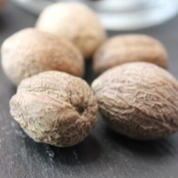 Noix de muscade de Madagascar entière - Les épices curieuses