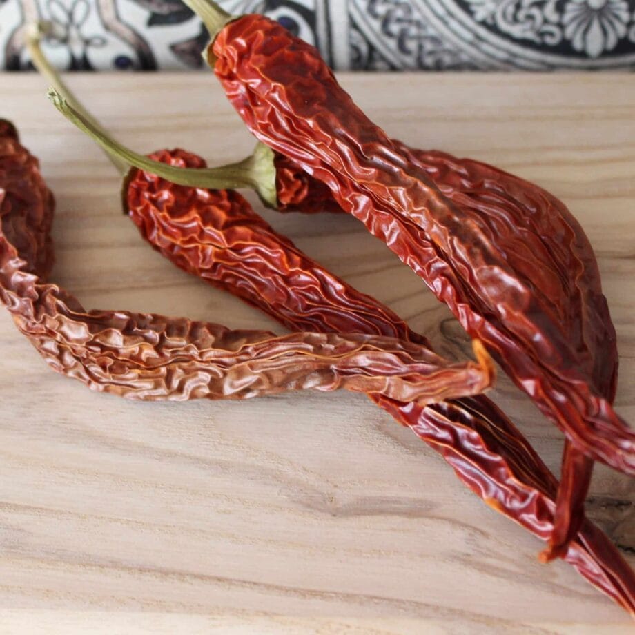 Piment Espagnol ou piment de Cayenne   Piment entier et séché   Les épices curieuses