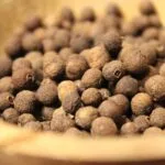 Piment de la Jamaïque ou Poivre de la Jamaïque - Les épices curieuses