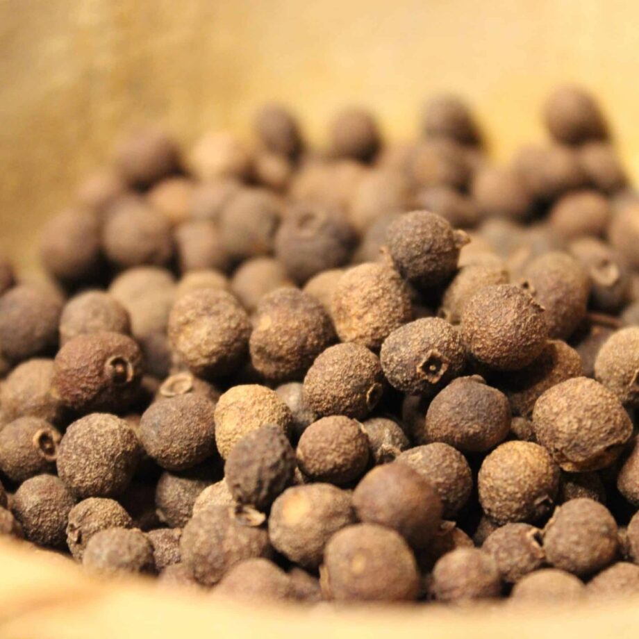 Piment de la Jamaïque ou Poivre de la Jamaïque - Les épices curieuses
