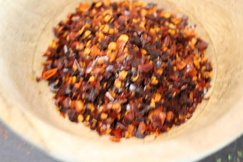 Piment nioras concassé   Paprika concassé   Les épices curieuses
