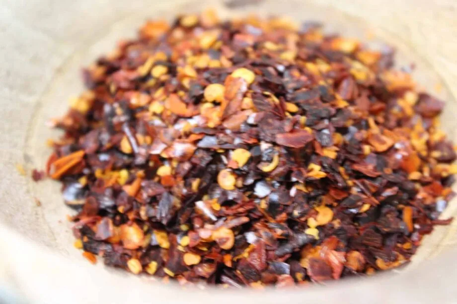 Piment nioras concassé   Paprika concassé   Les épices curieuses