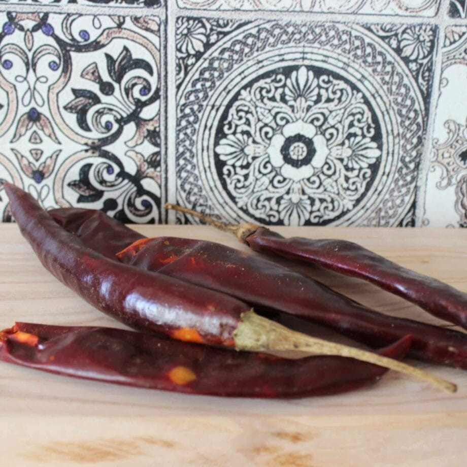 Piment Serrano   Piment entier et séché   Les épices curieuses