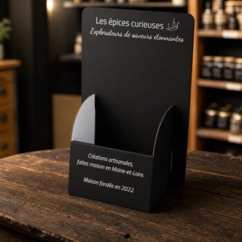 Présentoir noir - Recette du mois - Les Épices Curieuses